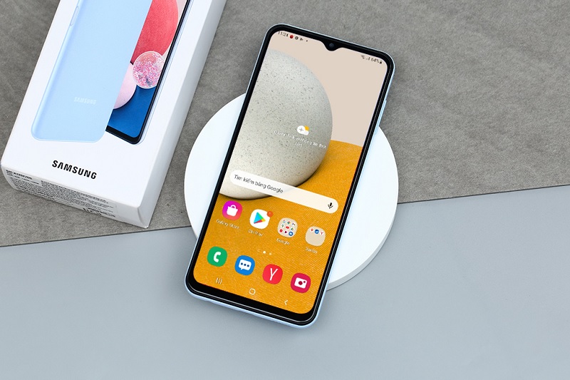 Điện thoại Samsung Galaxy A13 4GB có khung viền được hoàn thiện từ nhựa